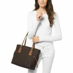 Best reviews of 🎁 MICHAEL Michael Kors Voyager 👩 Womens Signature Logo Tote 👜 Handbag 👍 -Jones New York Shop 65275730742841d7959a850202a8ac7f 1080x